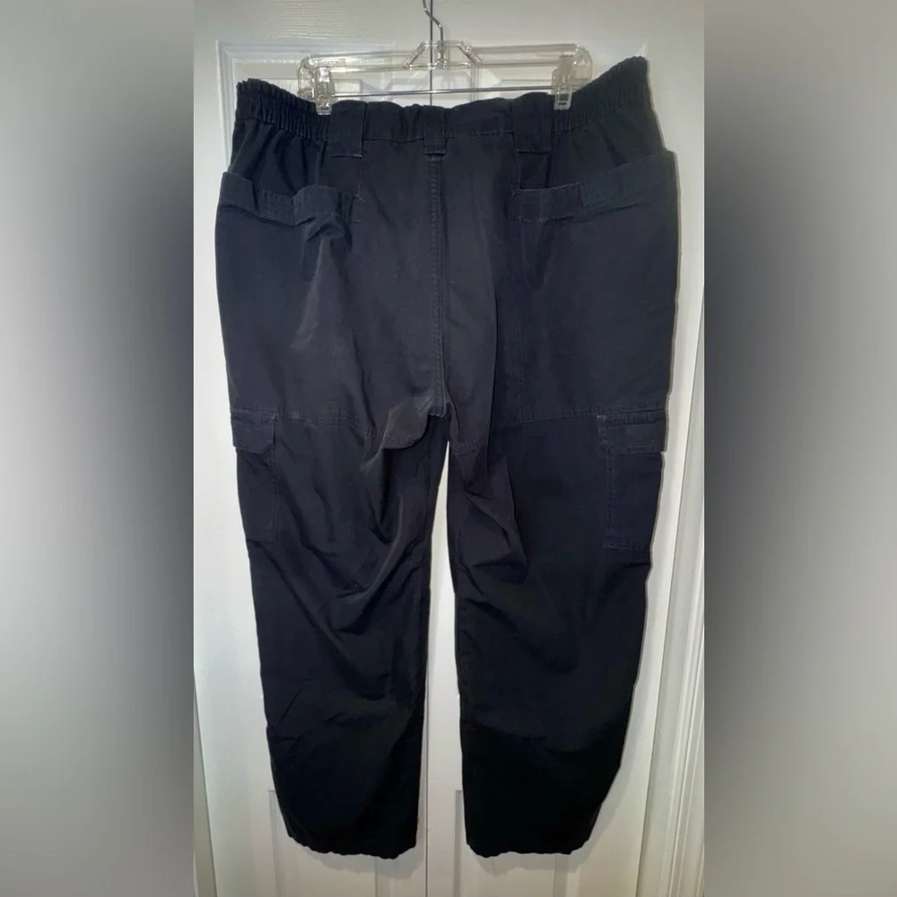 Propper brand Men's tactical Black Cargo Pants. Size 42/32. GUC
